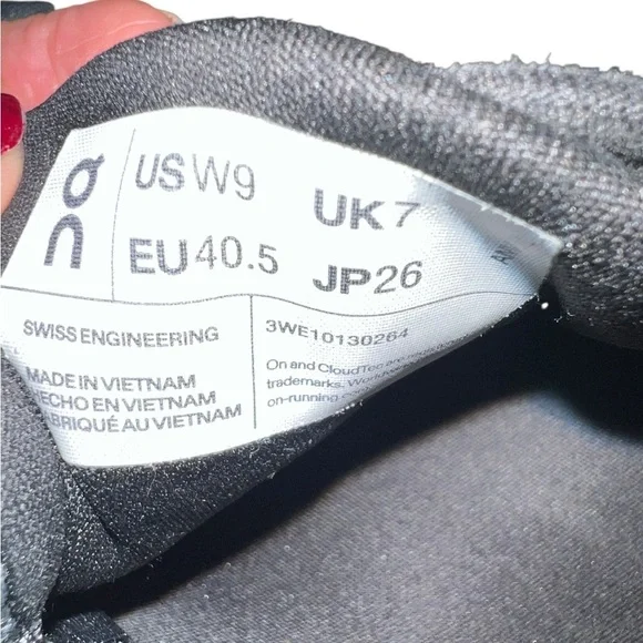 On Running Women’s Cloudrunner 2 Running Athletic Shoes US 9 Black Gray - Picture 9 of 11